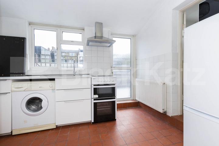 Newly decorated 2 bedroom with large terrace in zone 1 location  Chapel Market, Angel N1